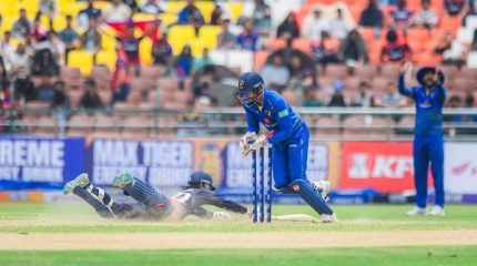 दीपेन्द्रको शानदार ७५ रन, नेपालले यूएईलाई २०१ रनको लक्ष्य