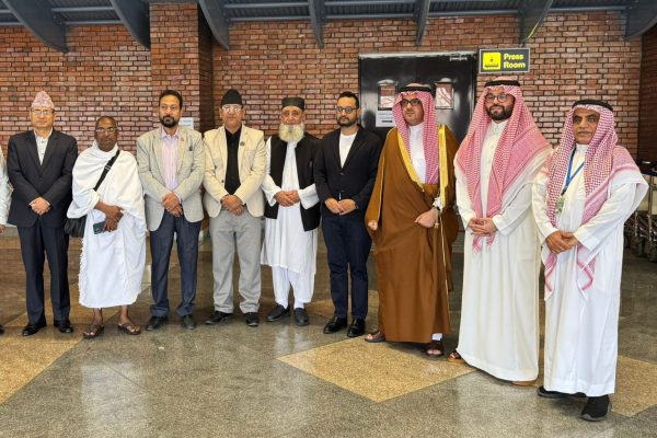 प्रधानमन्त्रीका राजनीतिक सल्लाहकार र साउदी राजदूतद्वारा नेपाली हज यात्रीलाई बिदाइ