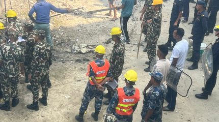 जिल्ला अस्पताल बैतडीको पुरानो गोदाममा आगलागी