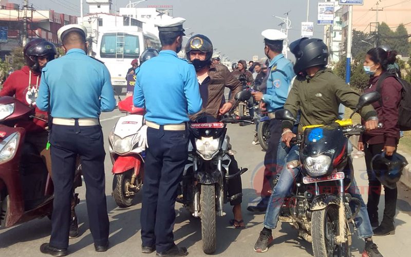 काठमाडौँमा २४ घण्टामा दुई हजारभन्दा बढी चालक कारबाहीमा