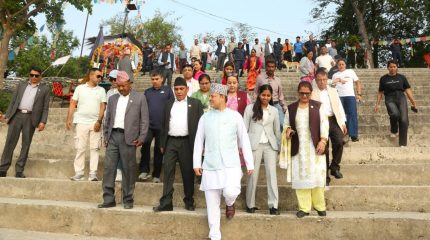 उच्चस्तरीय संसदीय टोलीद्वारा टीकापुर पार्कको अवलोकन