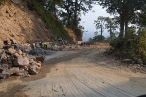 कञ्चनपुरका १५ सडक आयोजनाका ठेक्का तोडियो, निर्माणमा ढिलाइ र अलपत्र अवस्थापछि कडा कदम