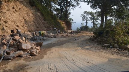 कञ्चनपुरका १५ सडक आयोजनाका ठेक्का तोडियो, निर्माणमा ढिलाइ र अलपत्र अवस्थापछि कडा कदम