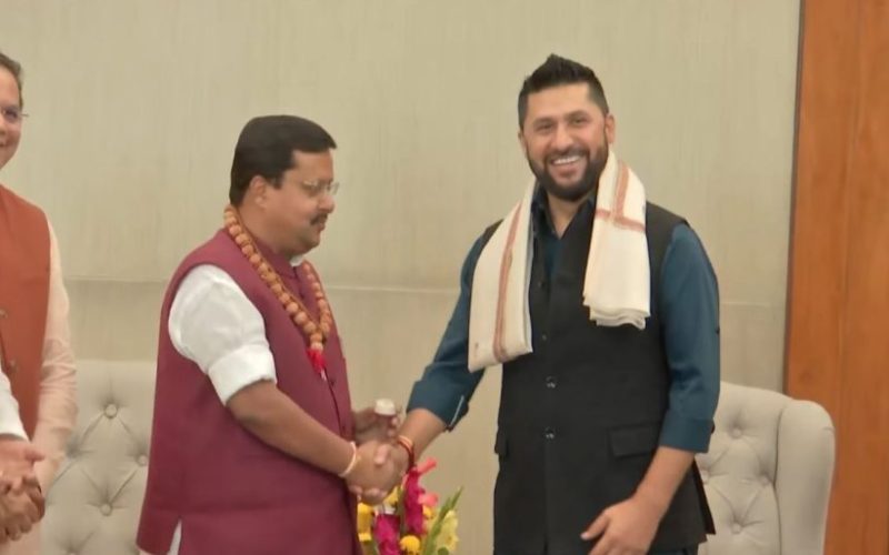 भाजपा मुख्यालयमा रवि लामिछानेको भव्य स्वागत, अध्यक्ष नीतिन नविनसँग भेट