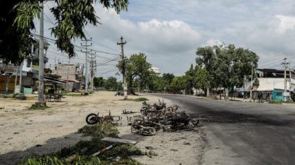 सिरहाको गोलबजारमा तनाव चर्कियो, कर्फ्युबीच पनि प्रदर्शन र आगजनी जारी