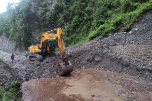 मुग्लिनमा पहिरो पन्छाउन सकस, नारायणगढ–मुग्लिन सडक पूर्ण सञ्चालन हुन अझै समय लाग्ने